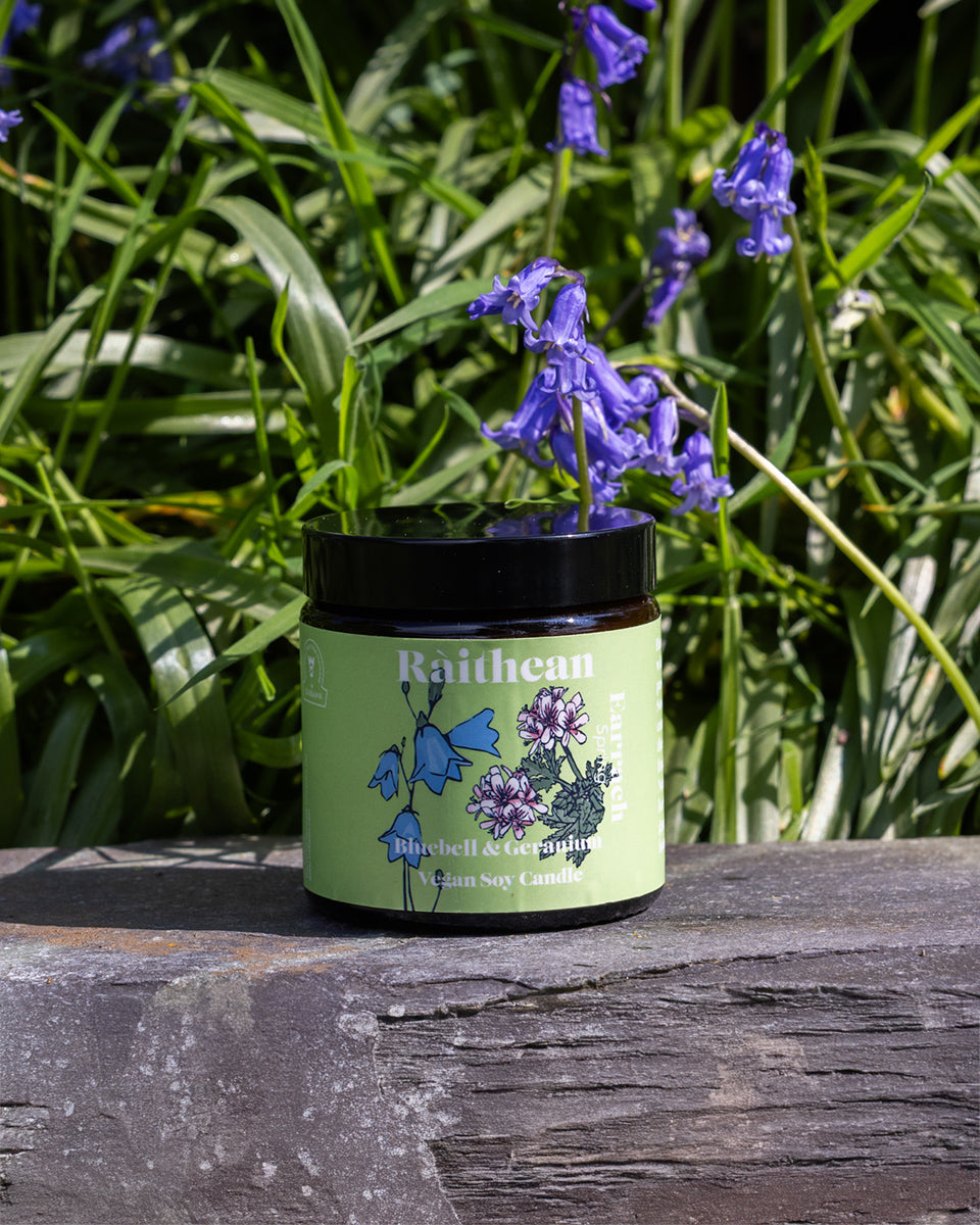 Ràithean Spring Candle - Bluebell & Geranium